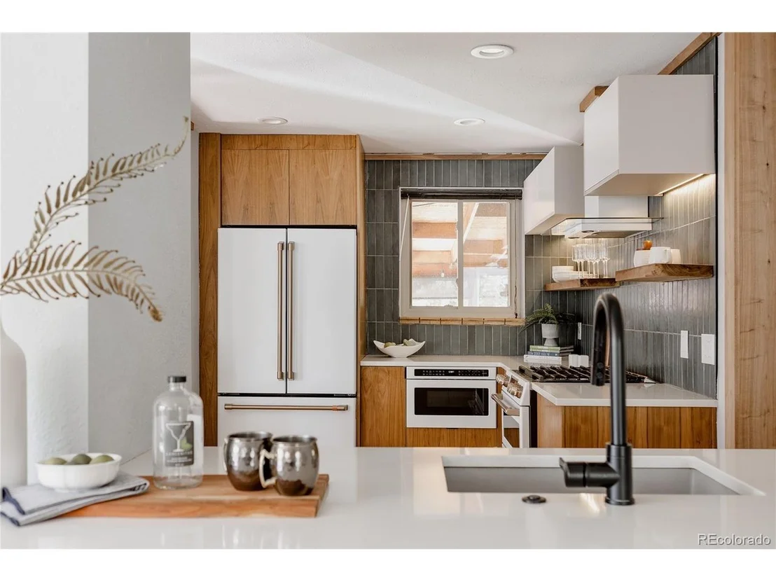Photo of 3733 Sheridan Blvd