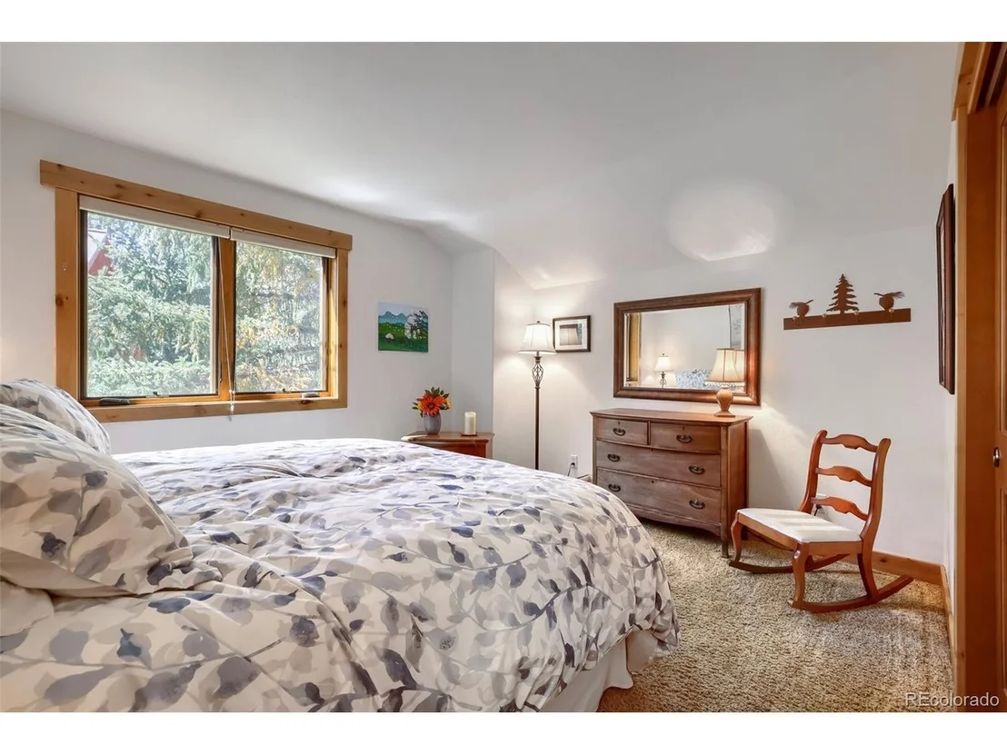 Photo of 460 W Coyote Dr