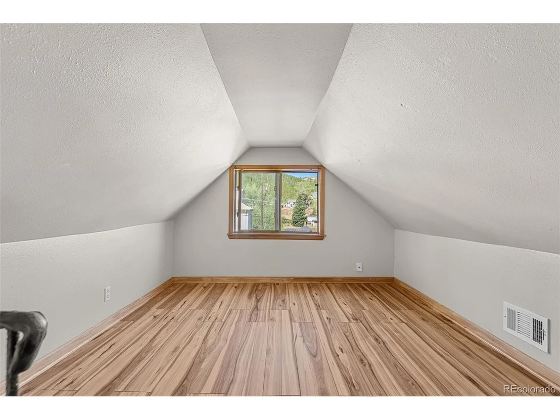 Photo of 350 Spring St