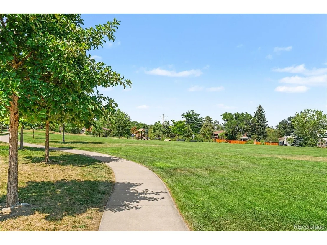 Photo of 885 Hartford Dr