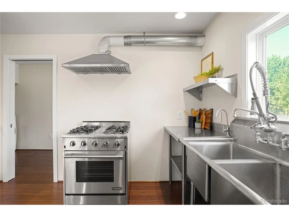 Photo of 395 Cougar Dr