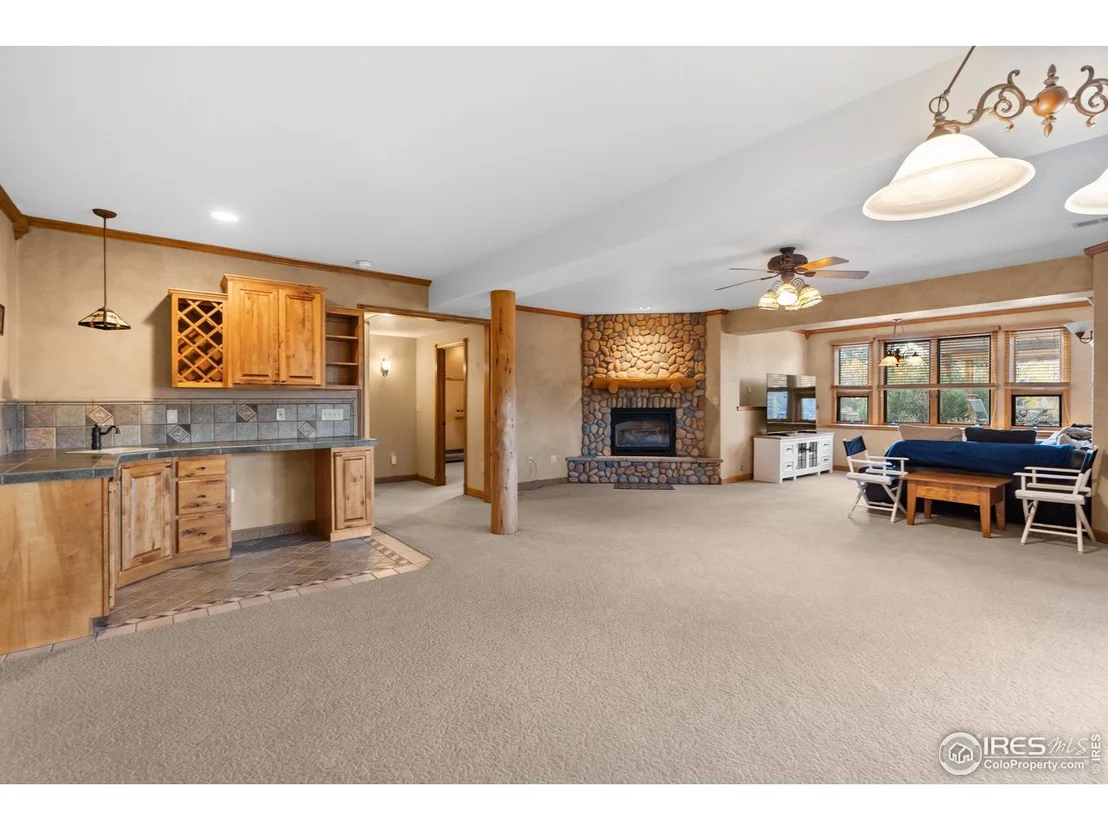 Photo of 421 Deerfield Cir