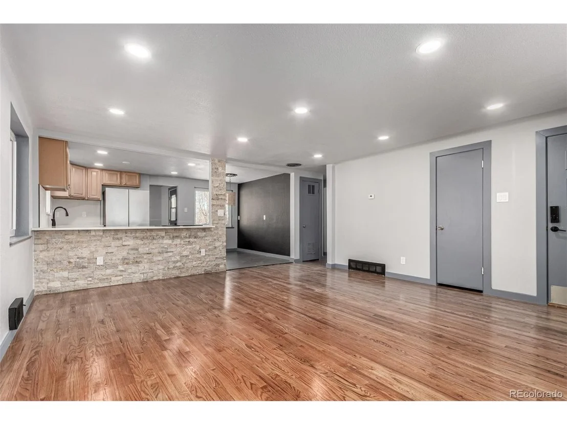 Photo of 5470 Holland Dr