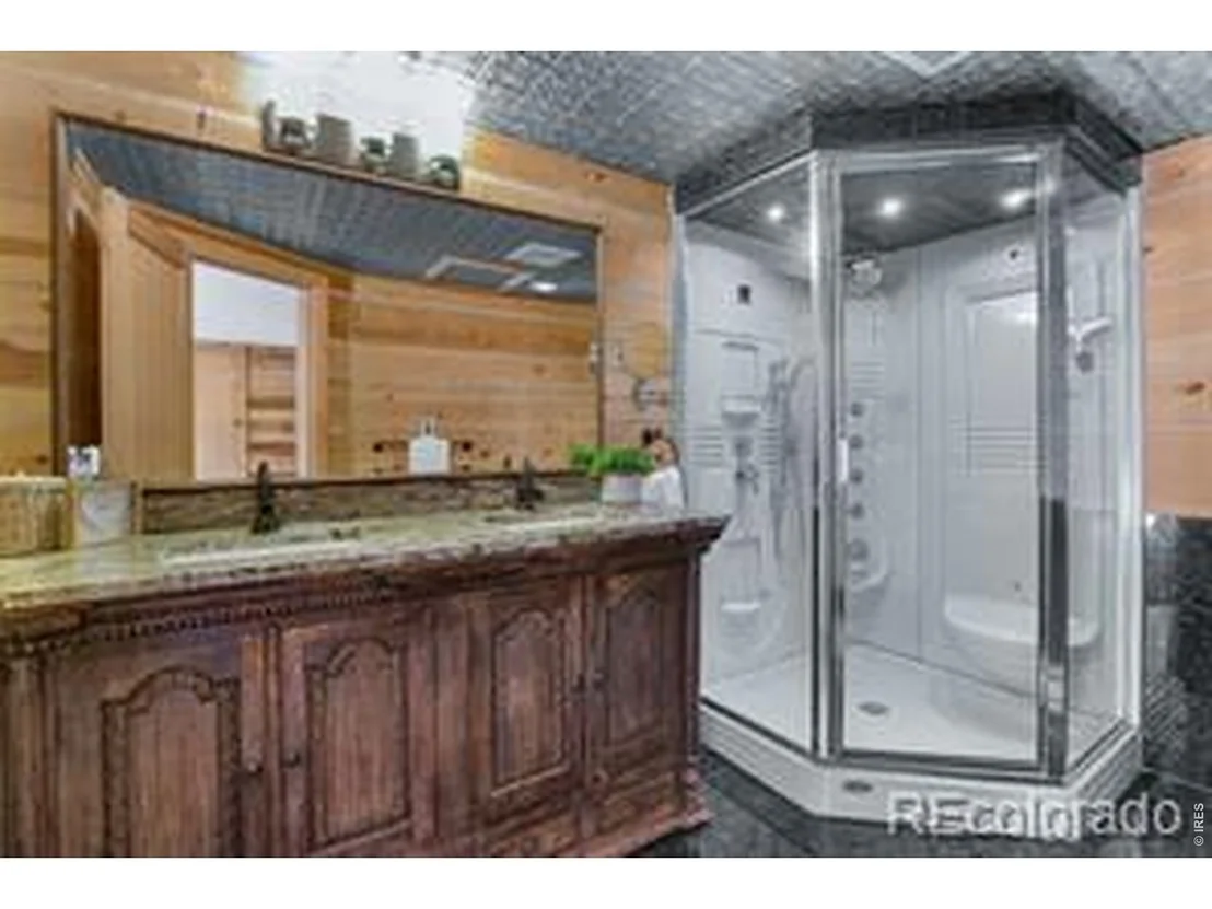 Photo of 746 Riverside Dr