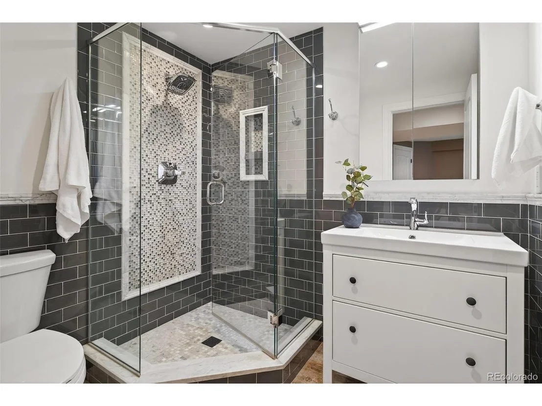 Photo of 6114 Devinney Ct