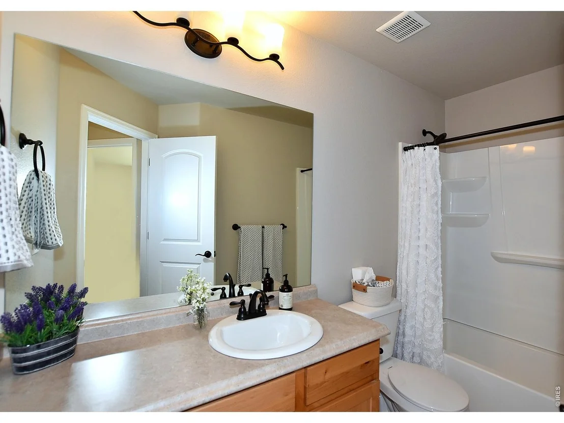 Photo of 2405 Juno Ln