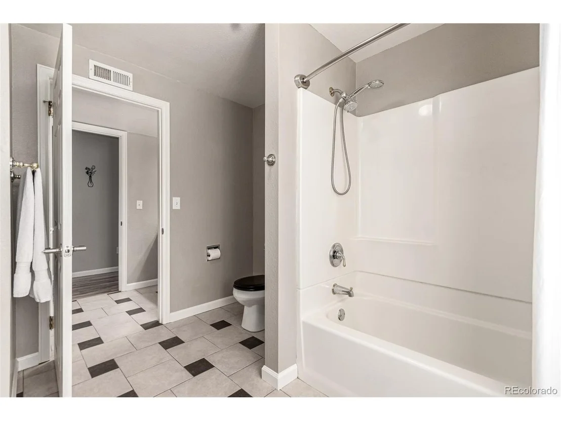 Photo of 392 Driftwood Cir