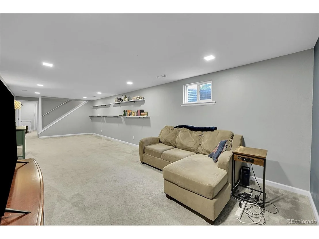 Photo of 6973 Oak Way