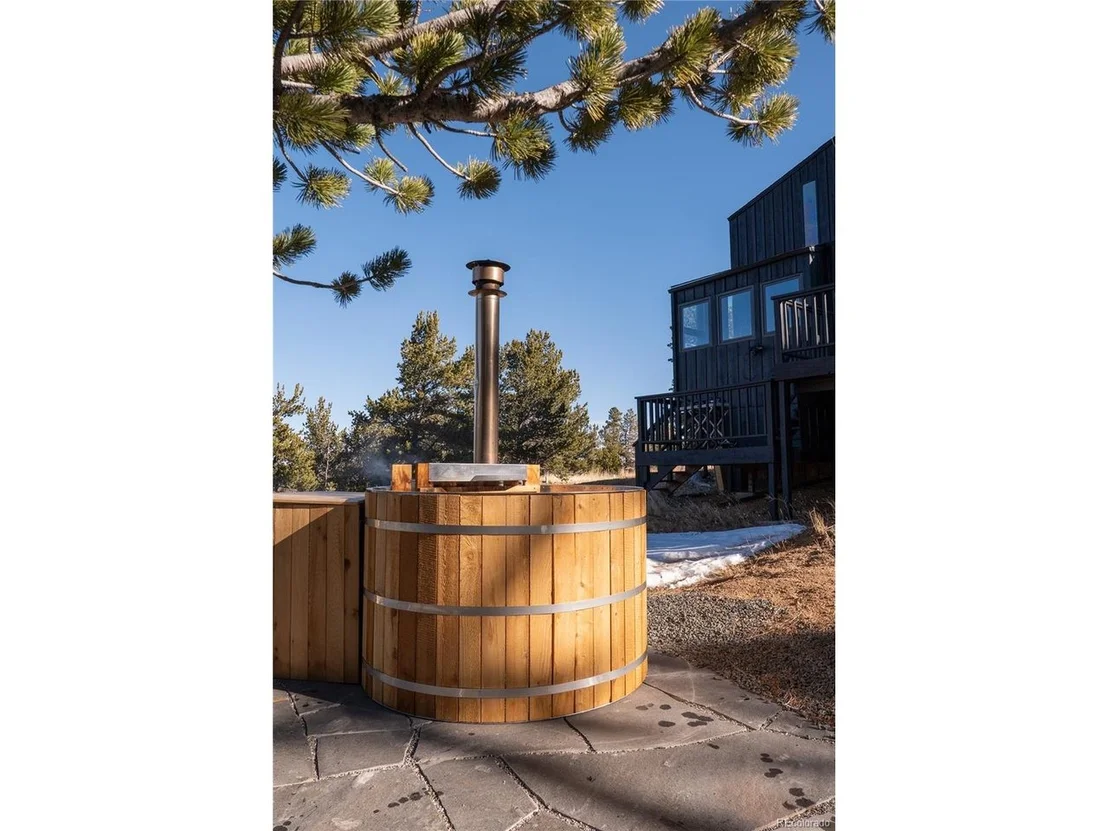 Photo of 90 Peakview Rd