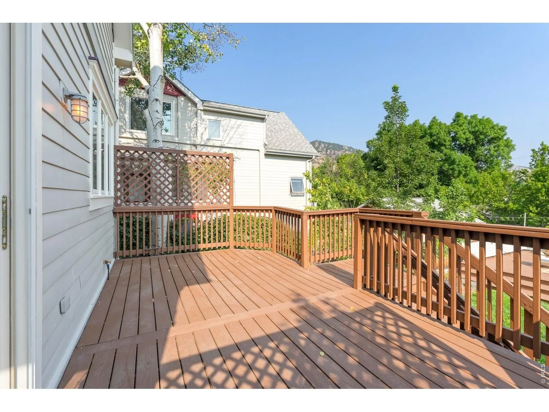 Photo of 805 Dewey Ave