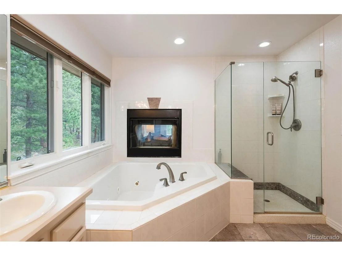 Photo of 7102 Pinewood Dr