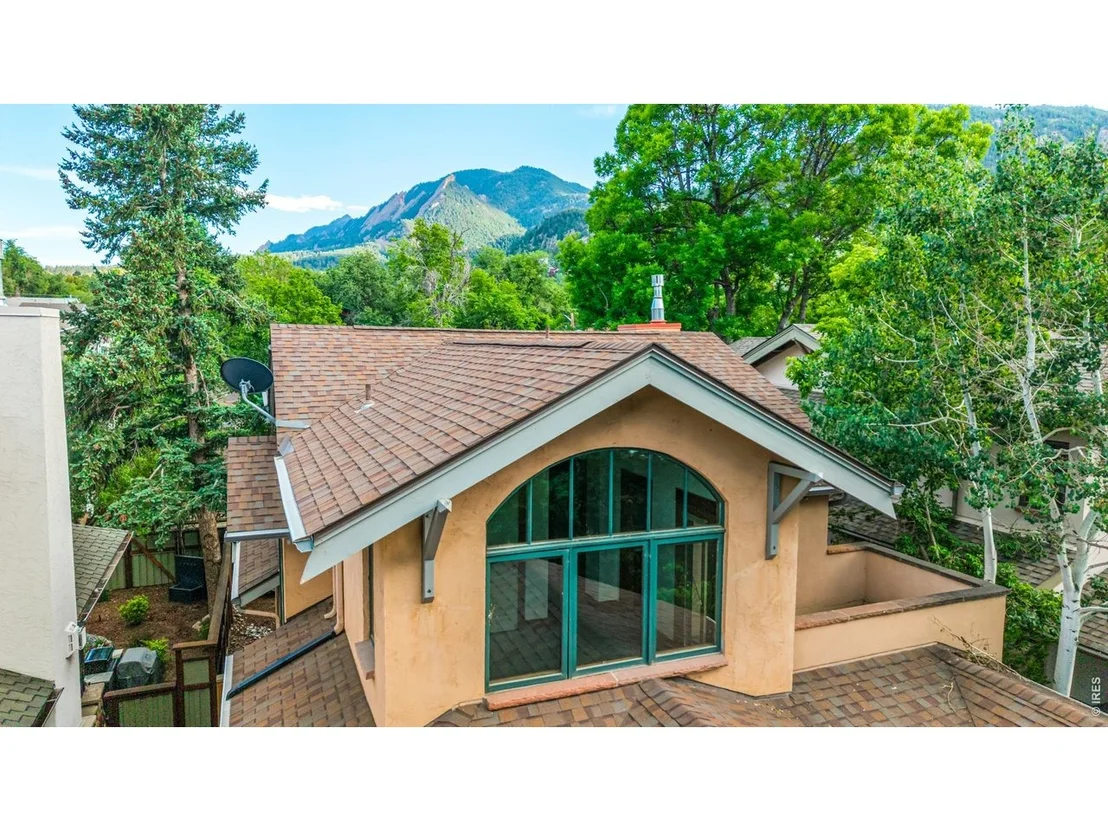Photo of 610 Streamside Ln