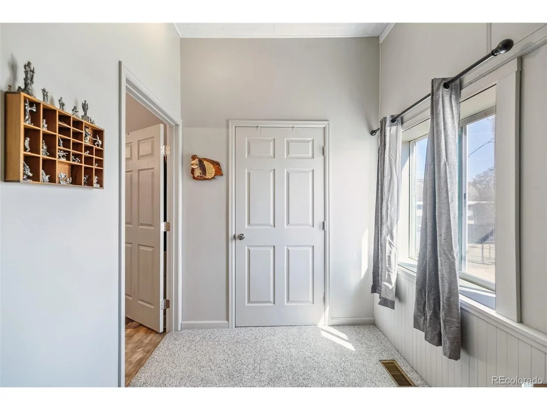 Photo of 104 N 3rd St