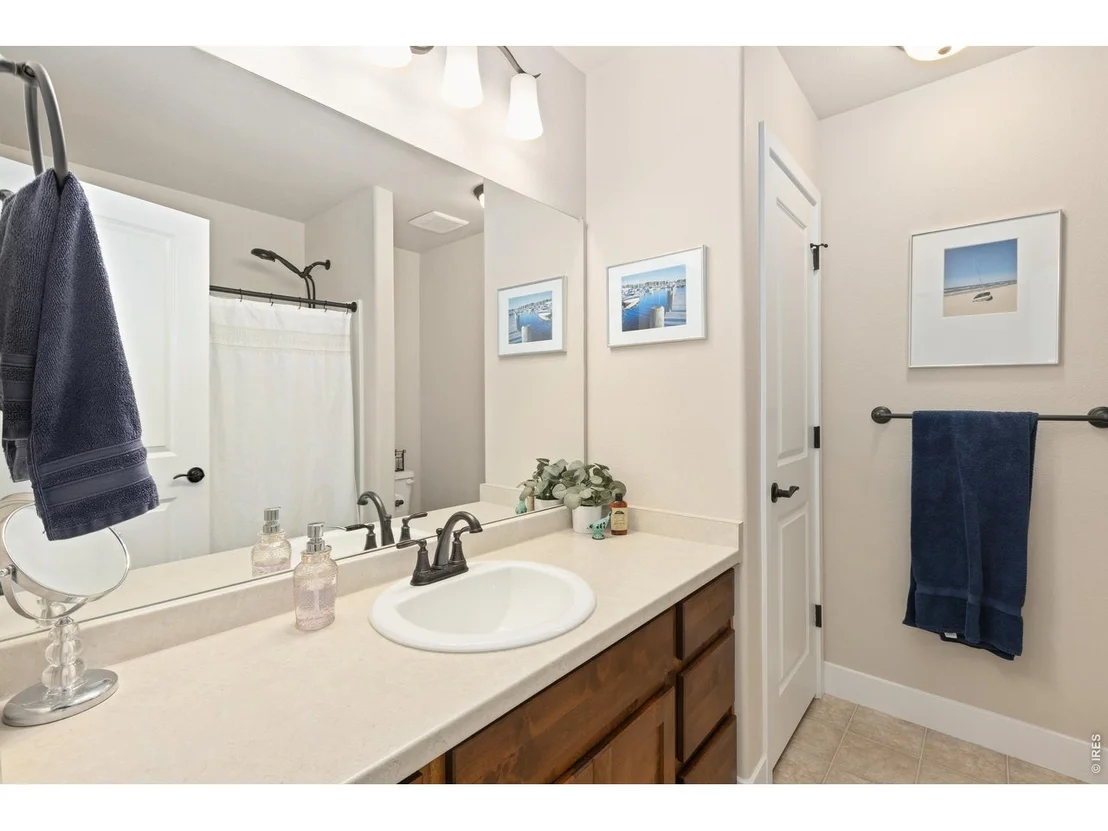 Photo of 2286 Golden Way