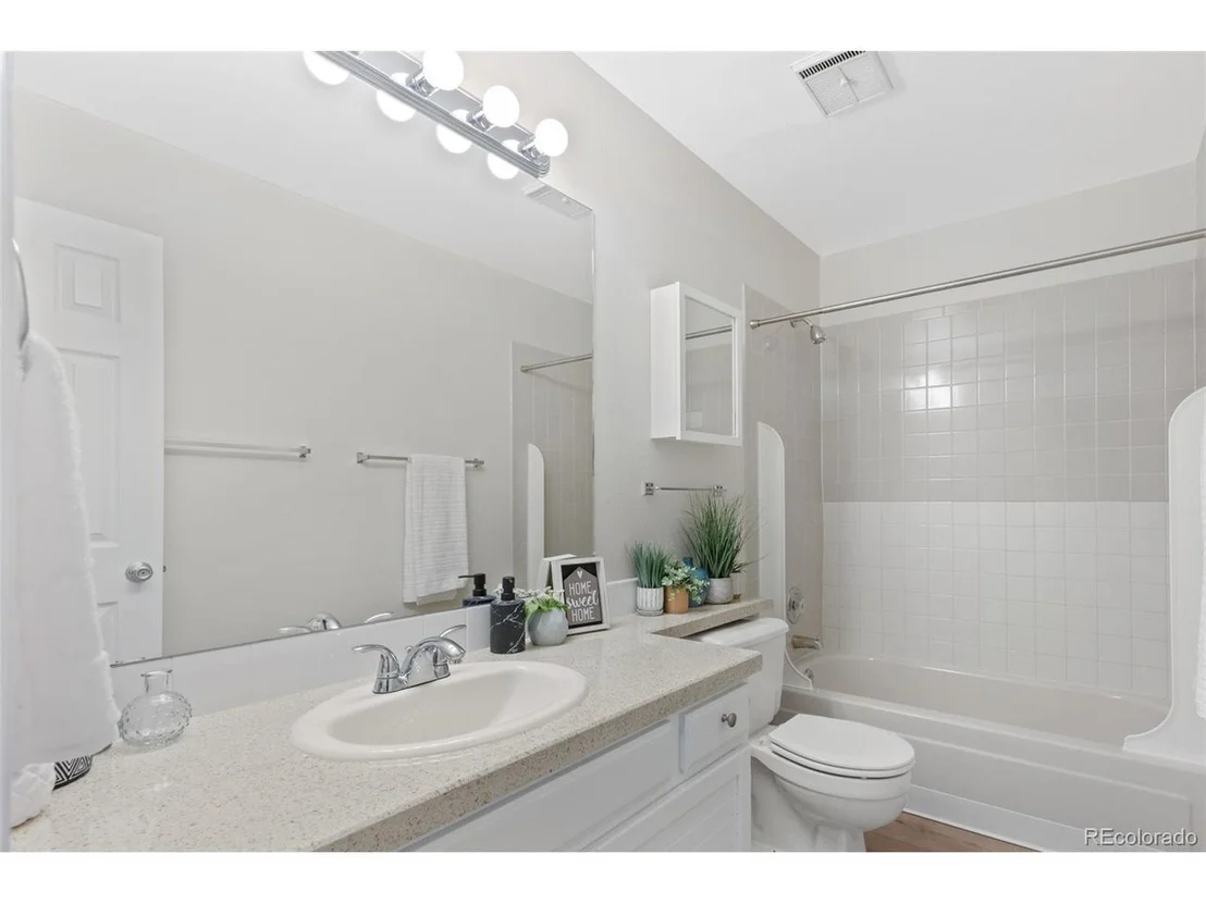 Photo of Unit 11 at 1085 Broadway