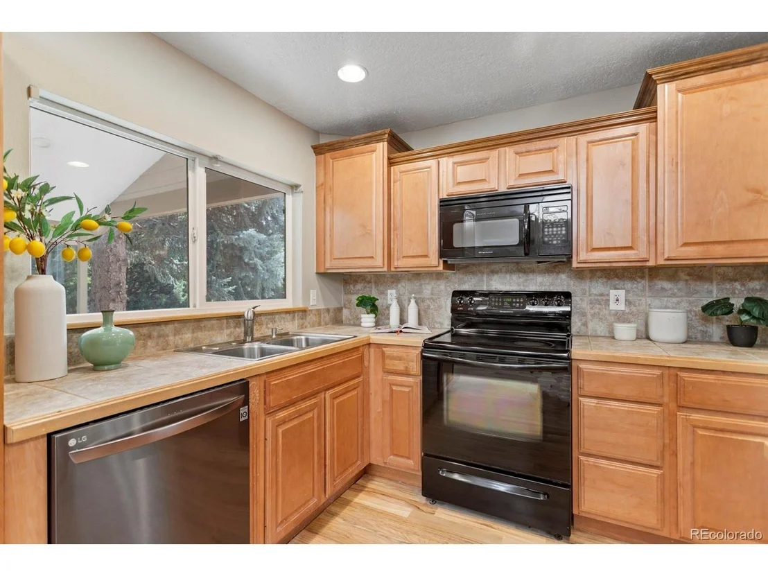 Photo of 8160 Flower Cir