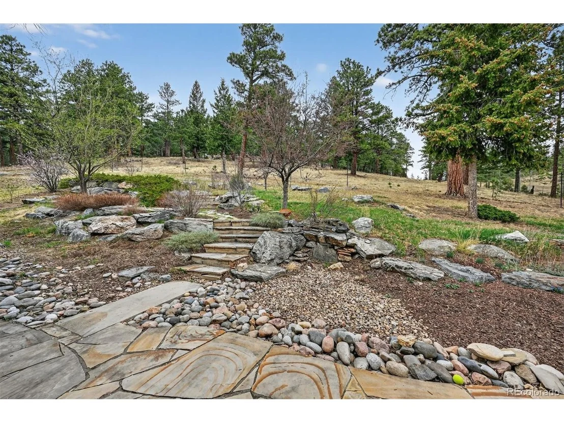 Photo of 528 W Meadow Rd