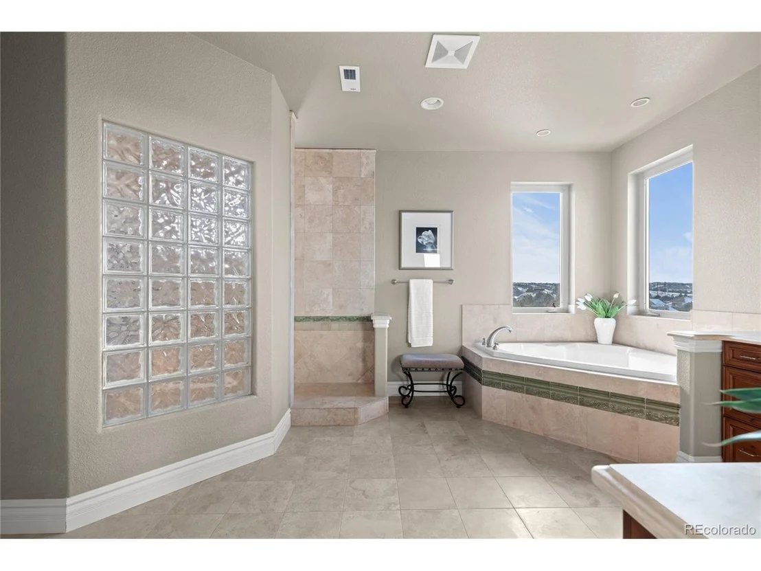 Photo of 8737 Ridgepoint Dr