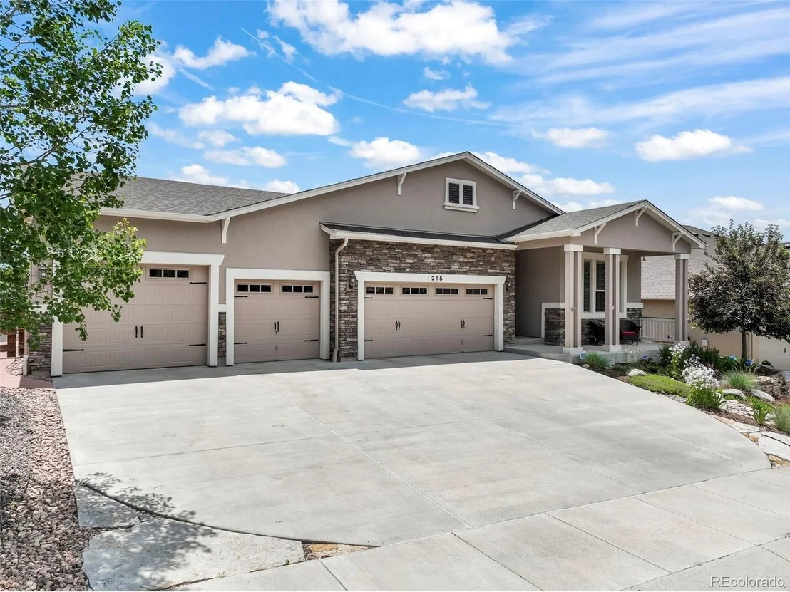 Photo of 215 Kettle Valley Way