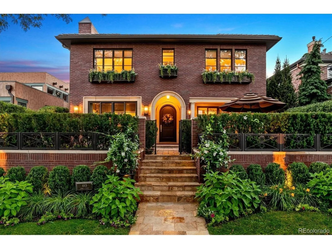 Photo of 445 Cook St