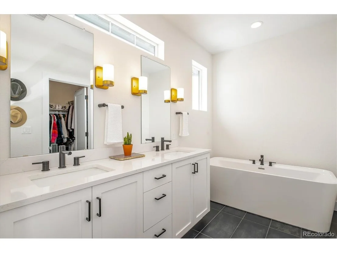 Photo of 5640 Wheaton Ave