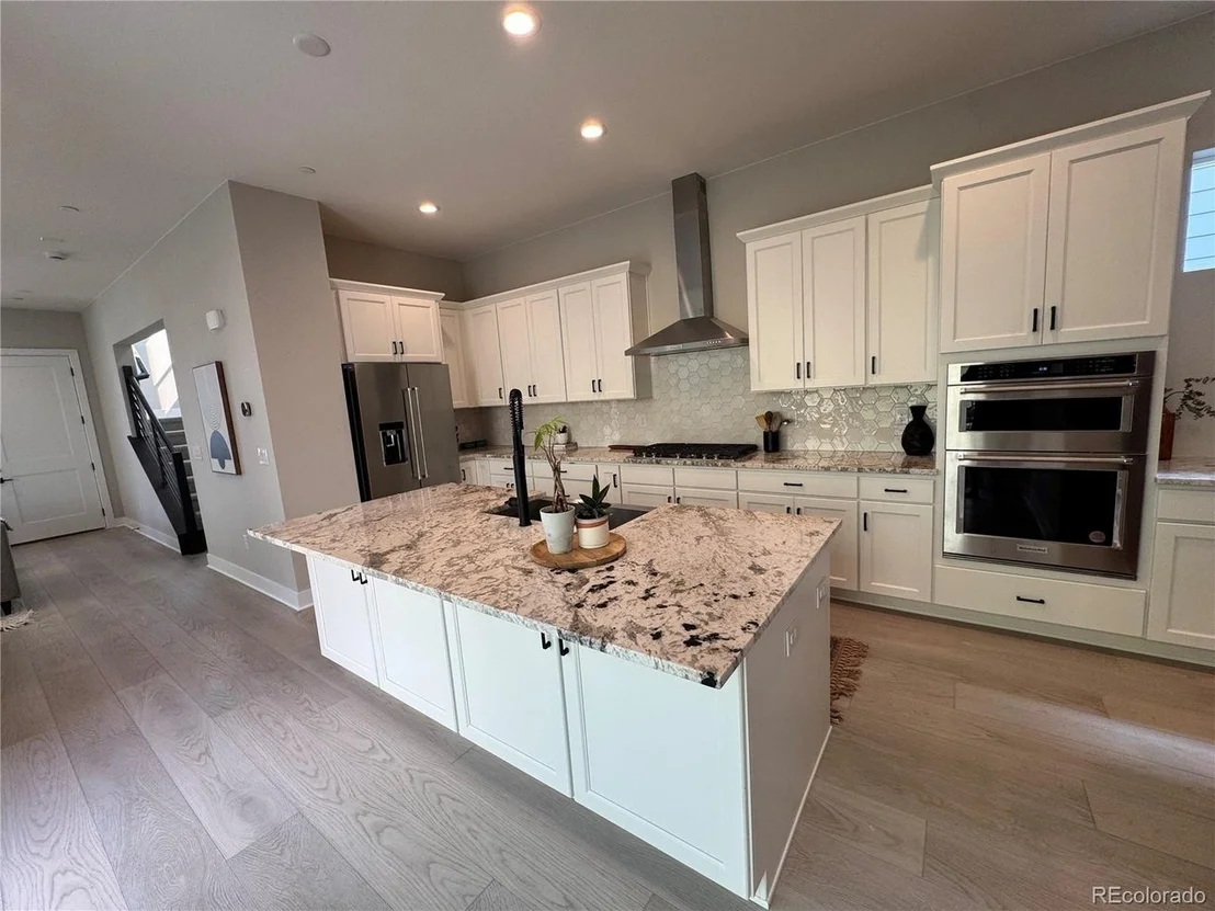 Photo of 958 Superior Dr