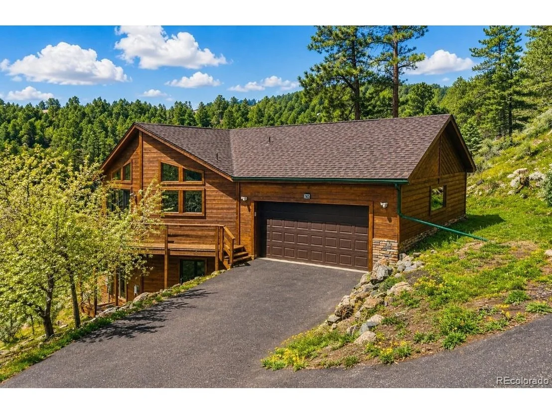 Photo of 745 N Pine Dr