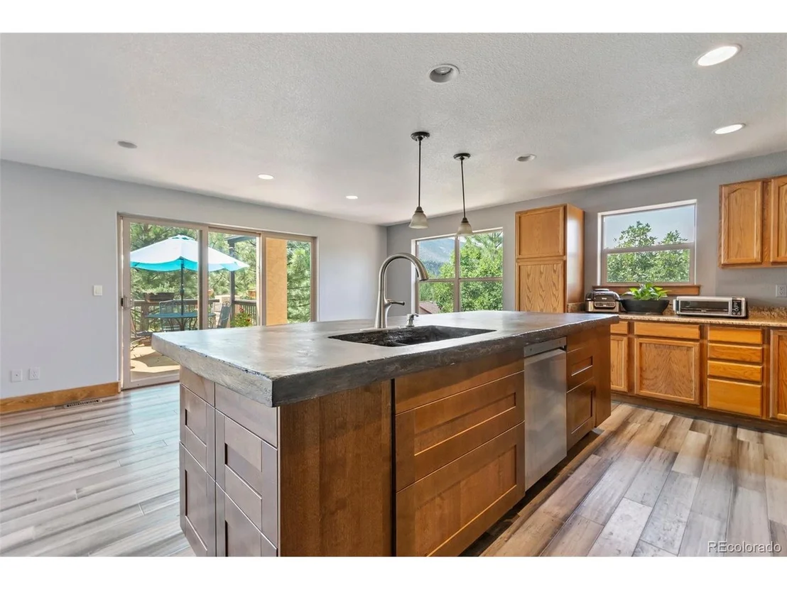 Photo of 4755 Delaware Dr