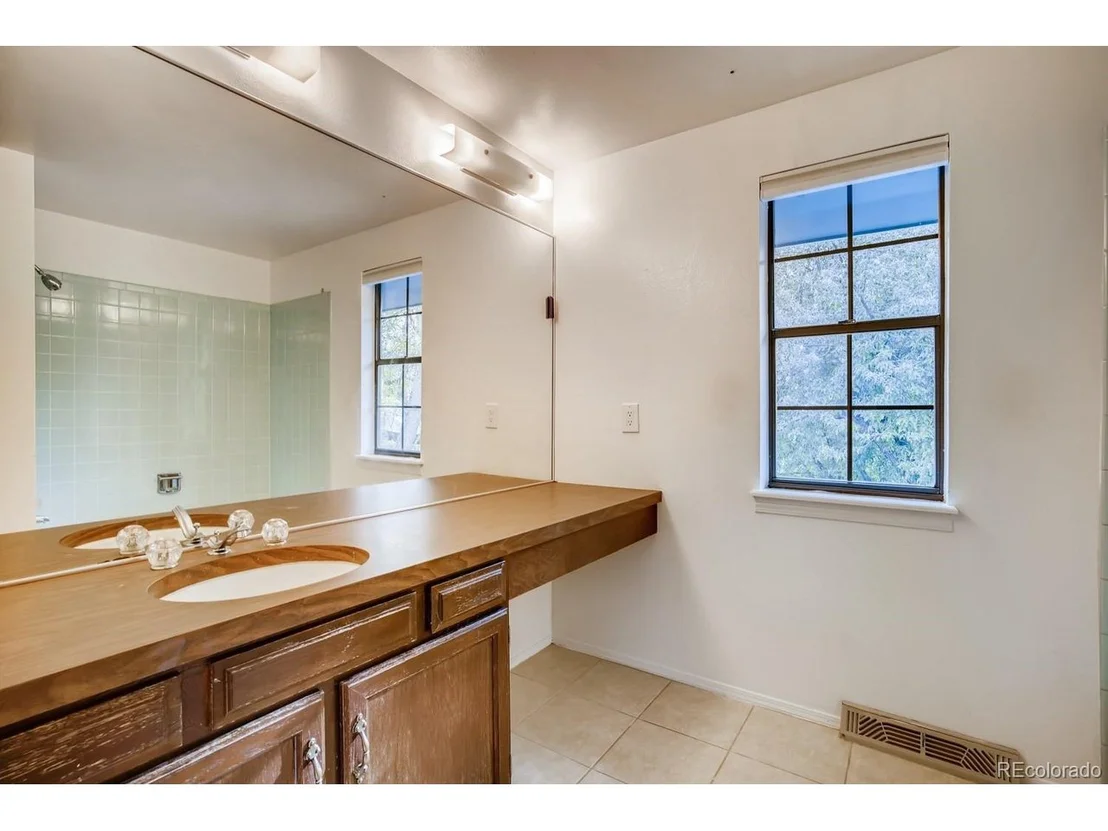 Photo of 8691 Iris St