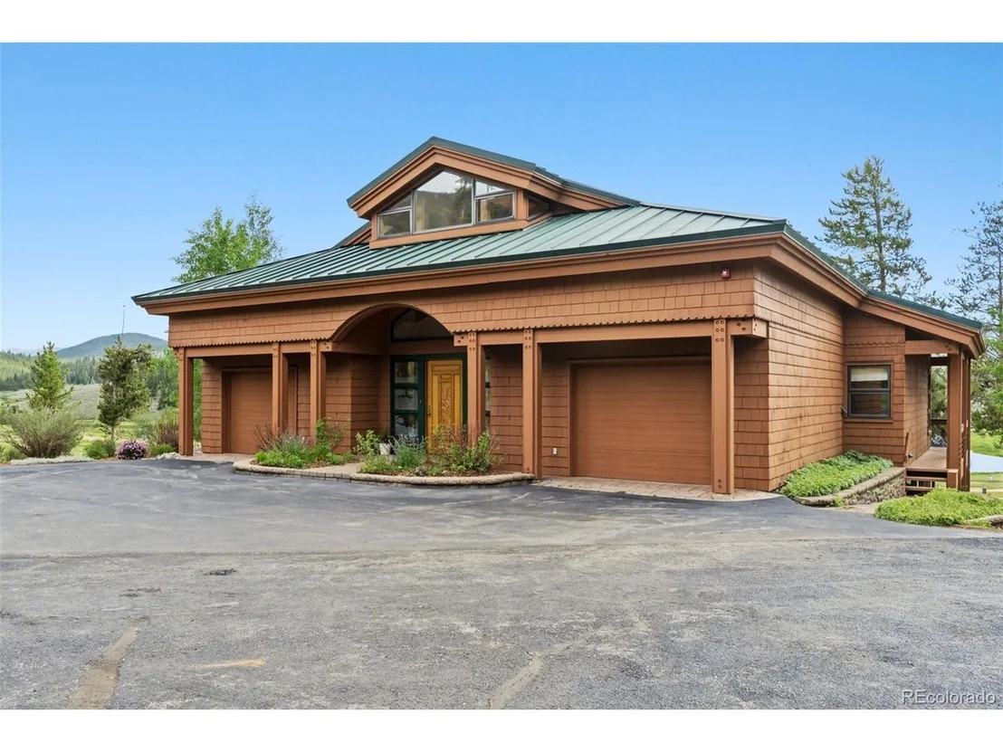 Photo of 204 Clover Ln