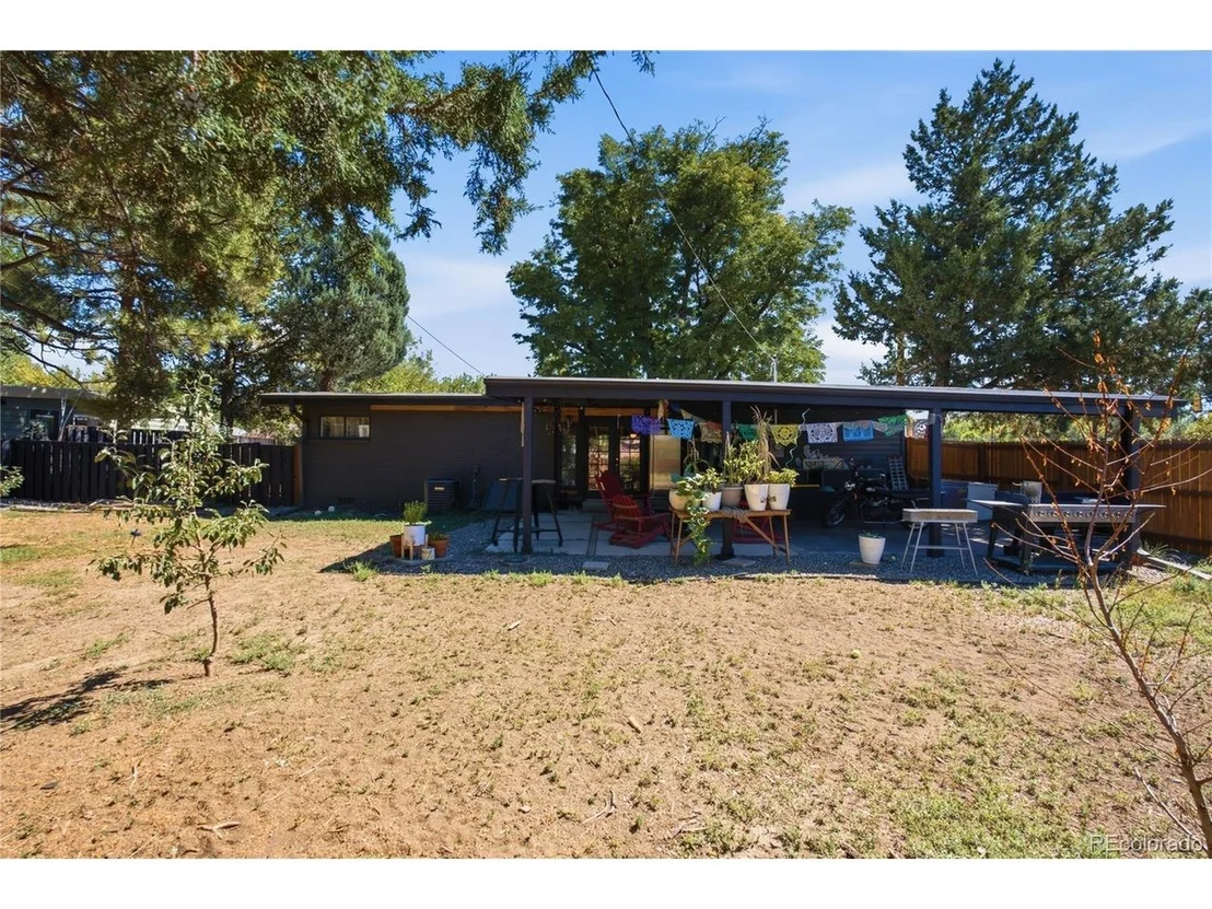 Photo of 6001 Carr St