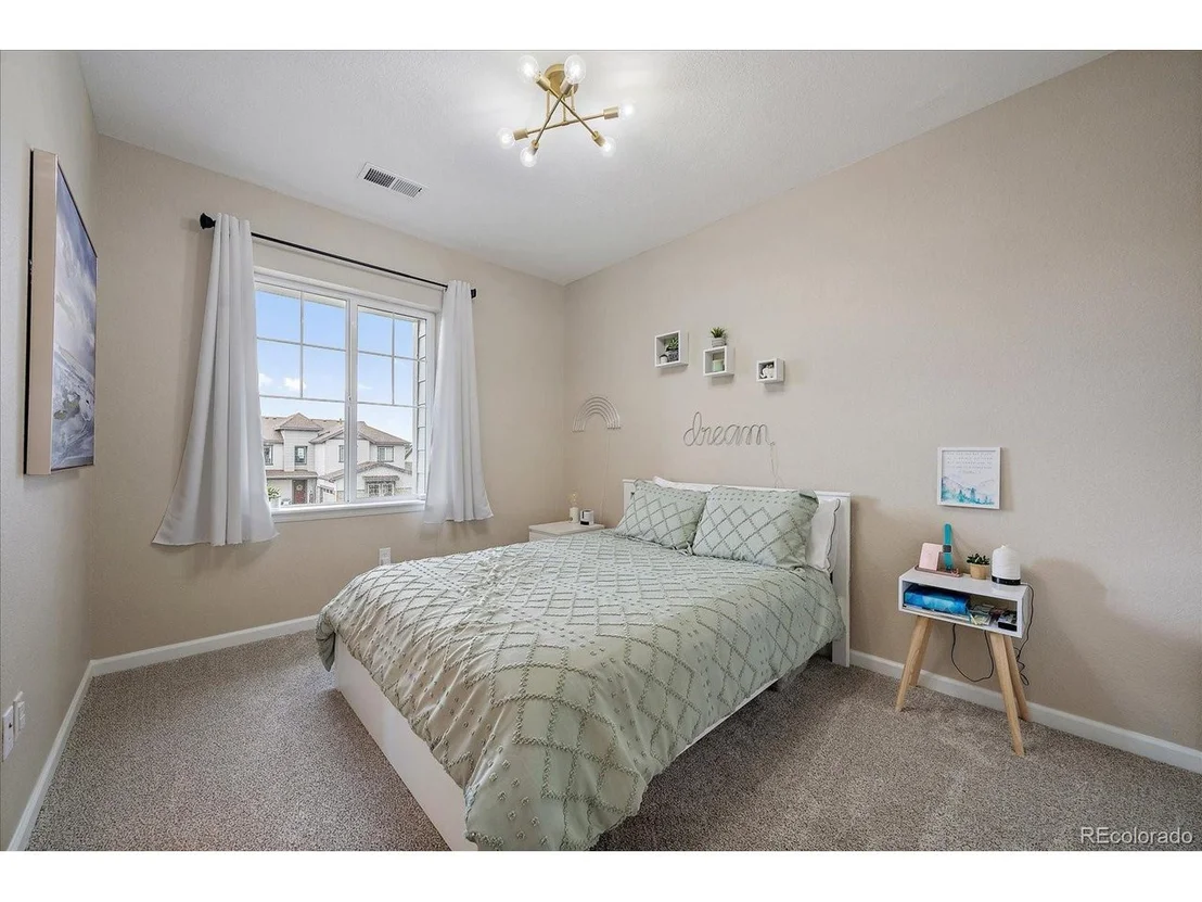 Photo of 7112 S Waterloo Way