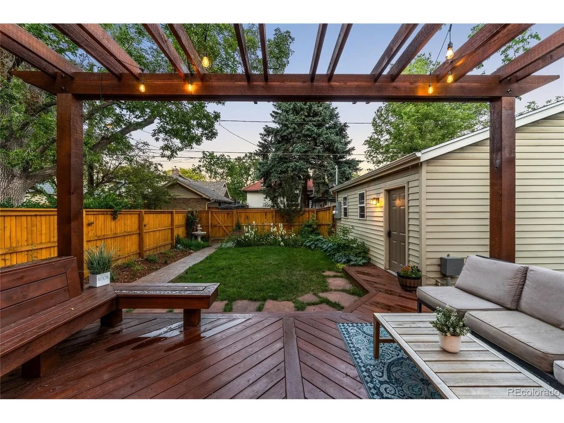 Photo of 622 Cook St