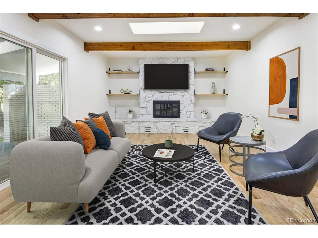 Photo of 6107 Old Brompton Rd