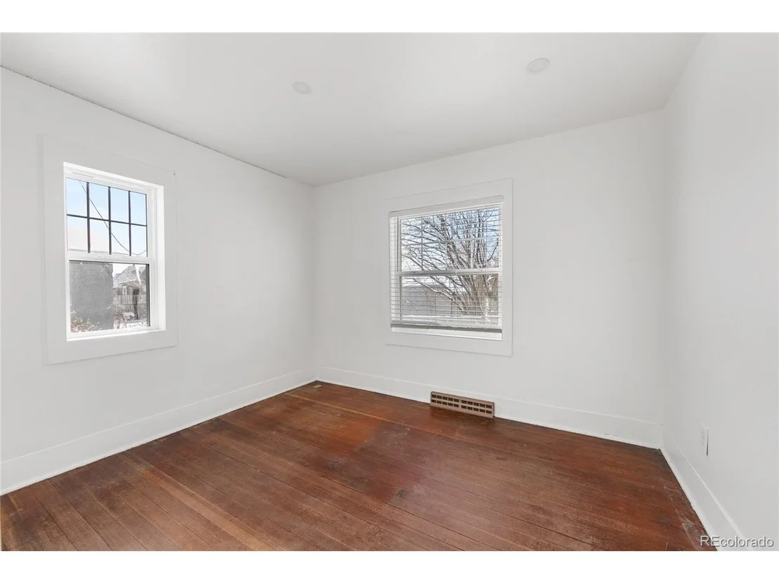 Photo of 404 S Range Ave