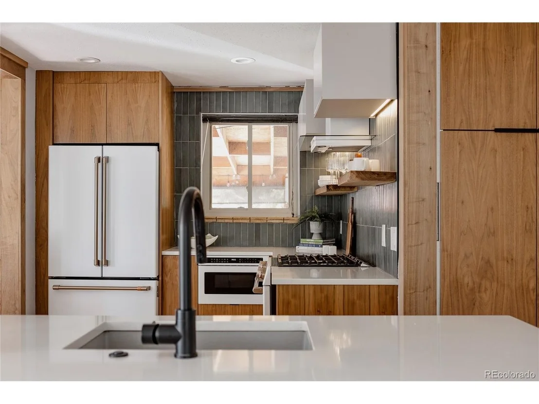 Photo of 3733 Sheridan Blvd