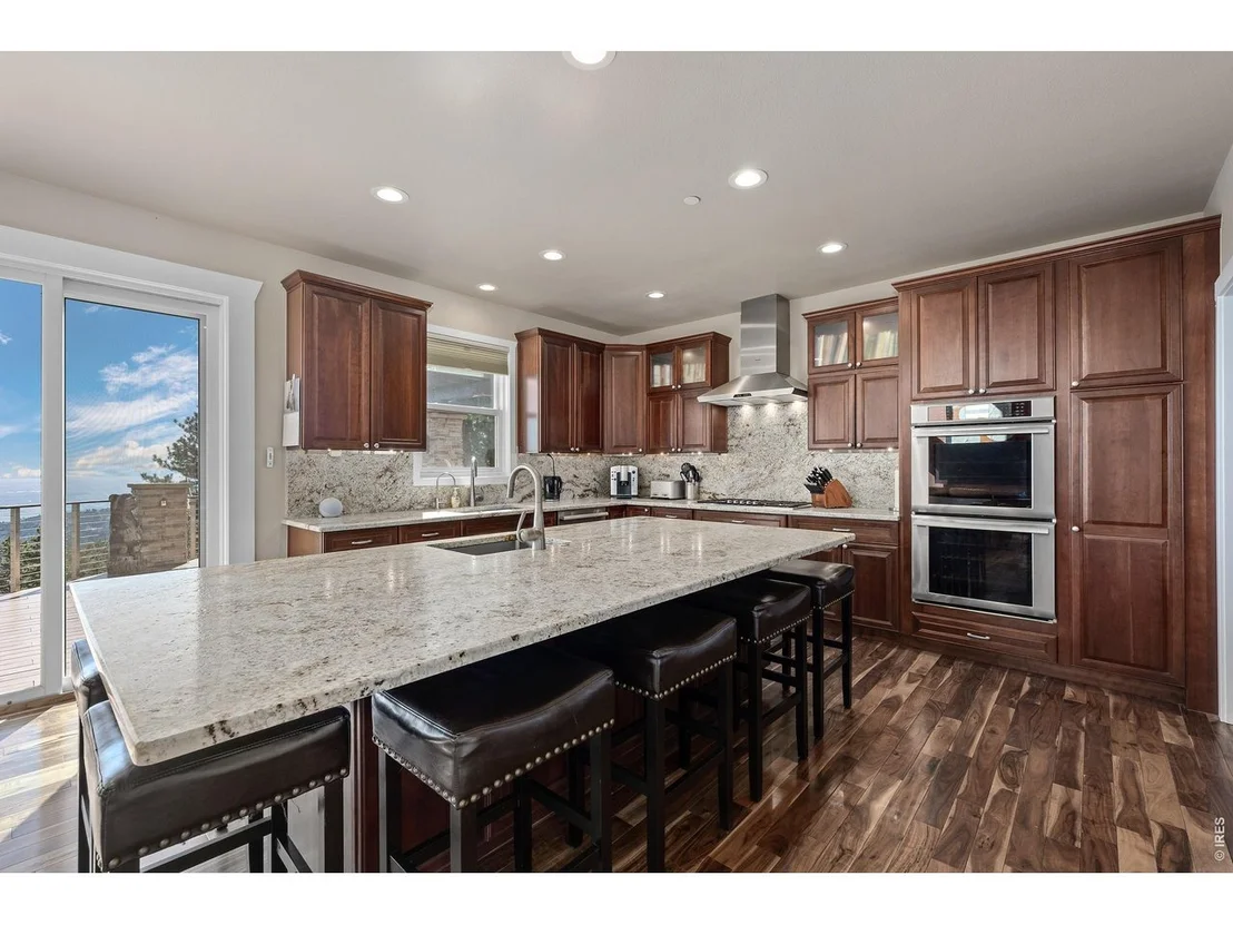 Photo of 820 Peakview Rd