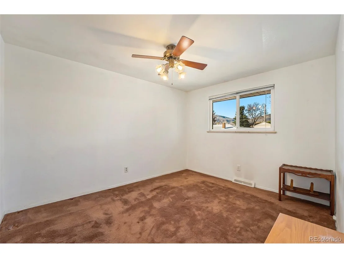 Photo of 217 Iowa Dr