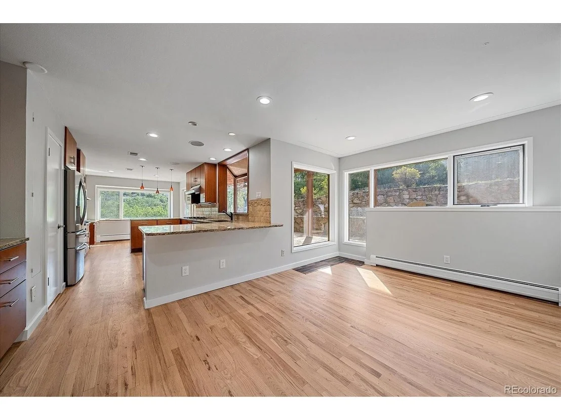 Photo of 560 Valley Rd