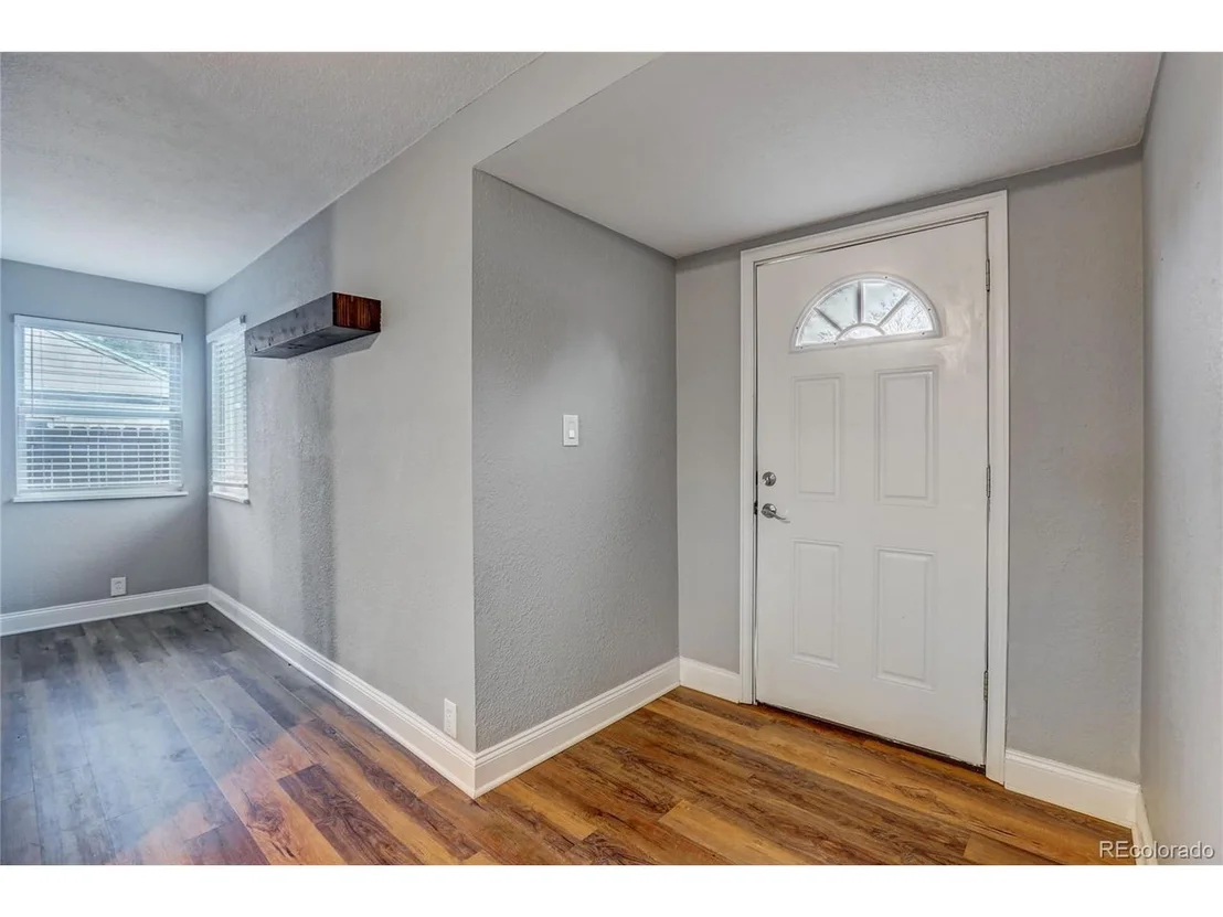 Photo of 2221 W Custer Pl