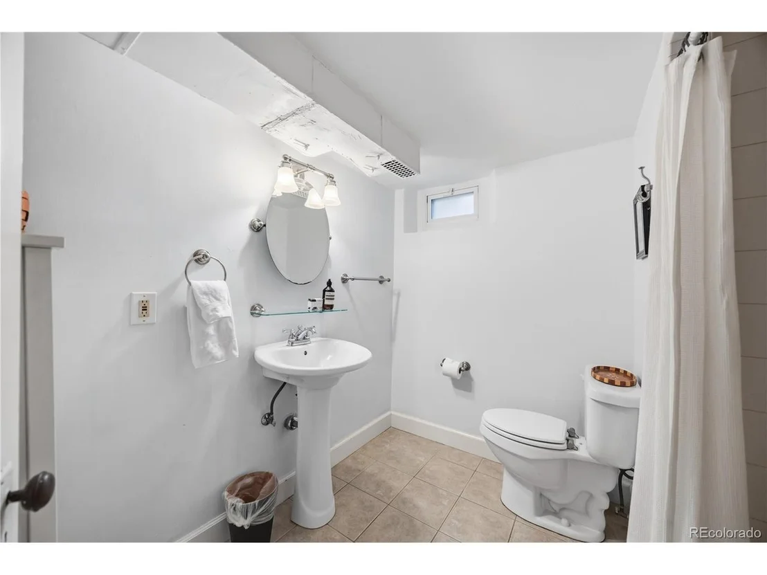 Photo of 2375 Locust St