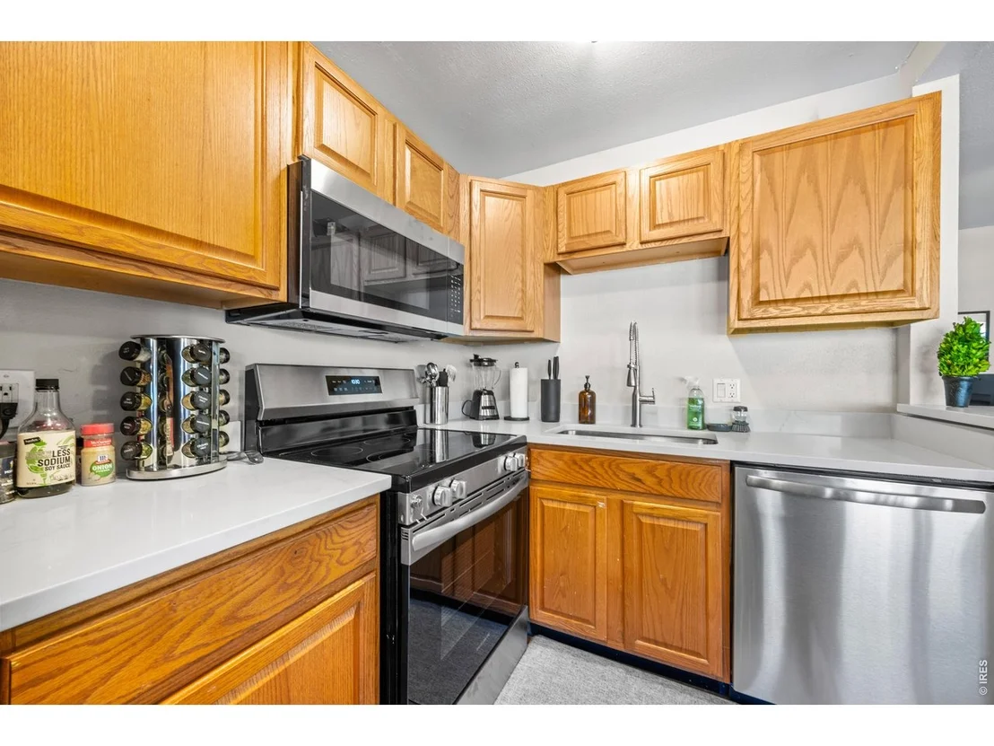 Photo of Unit M315 at 3009 Madison Ave
