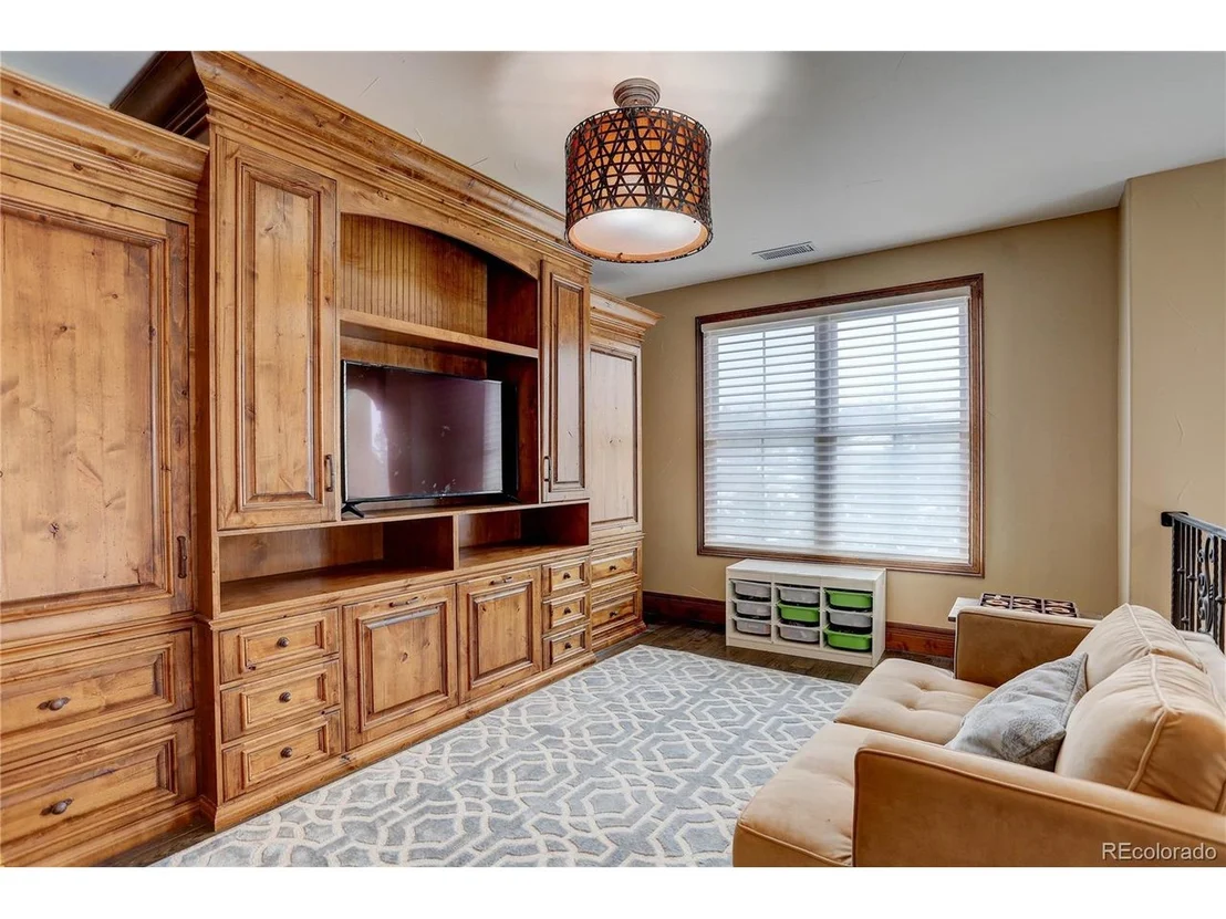 Photo of 6103 Huron Ln