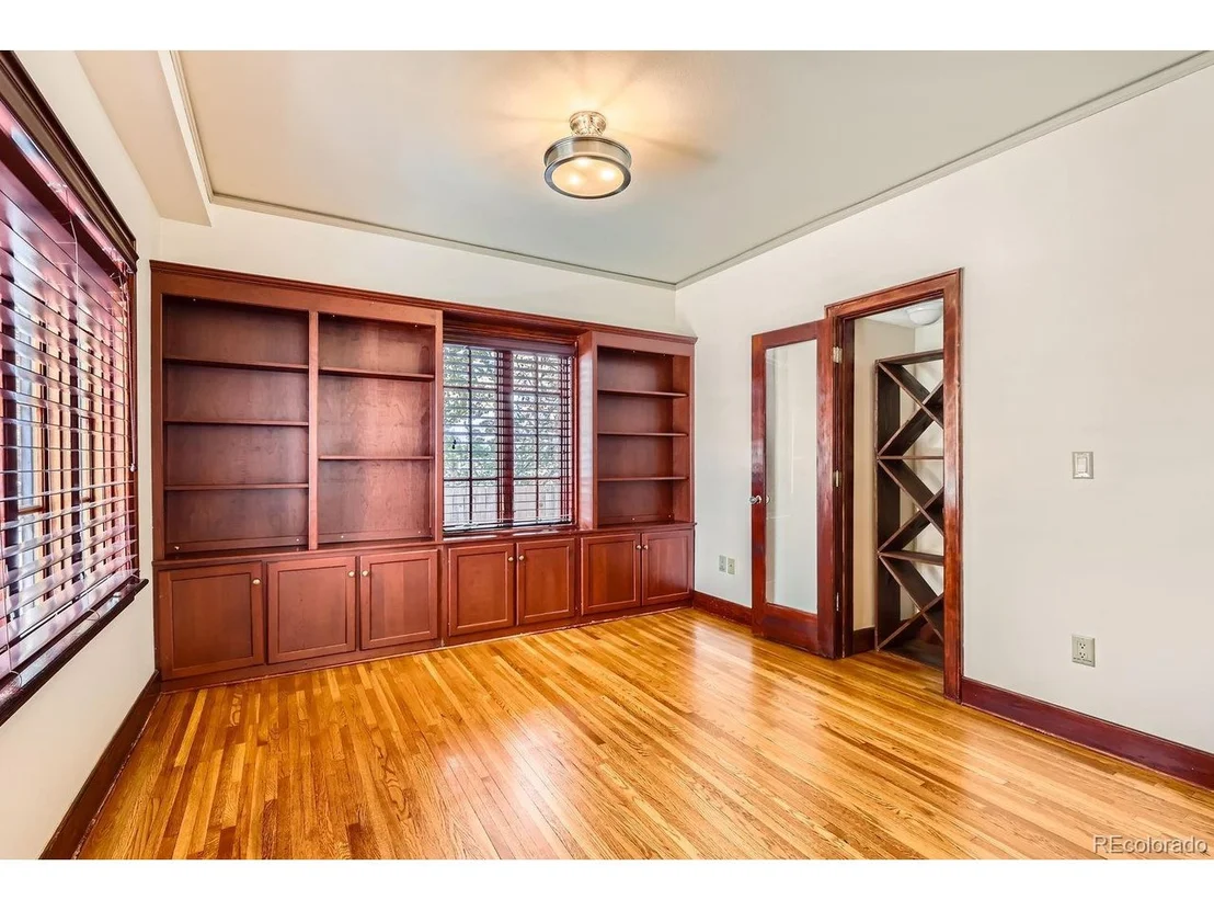 Photo of 1650 Locust St