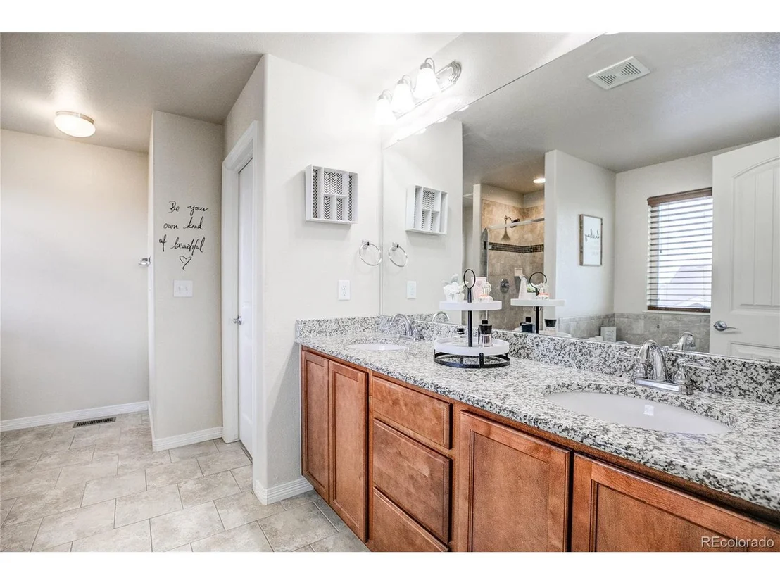 Photo of 669 N 16th Way