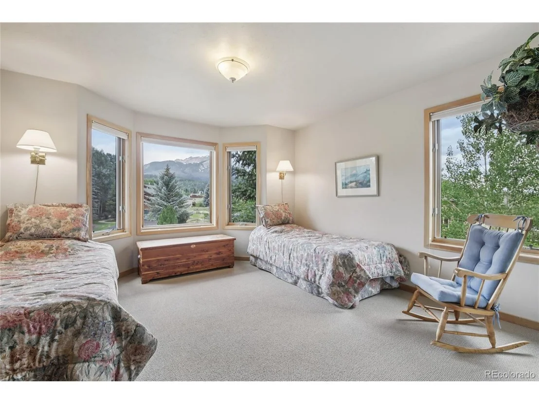 Photo of 1545 Legend Lake Cir