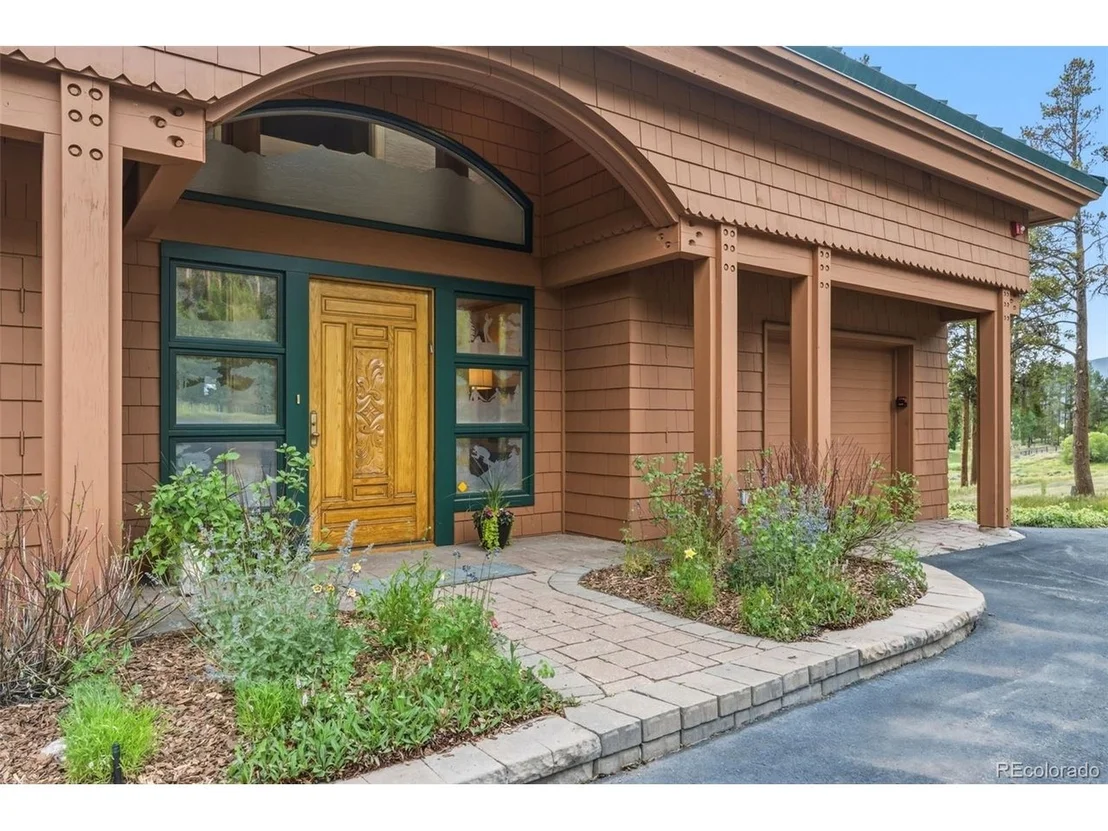 Photo of 204 Clover Ln
