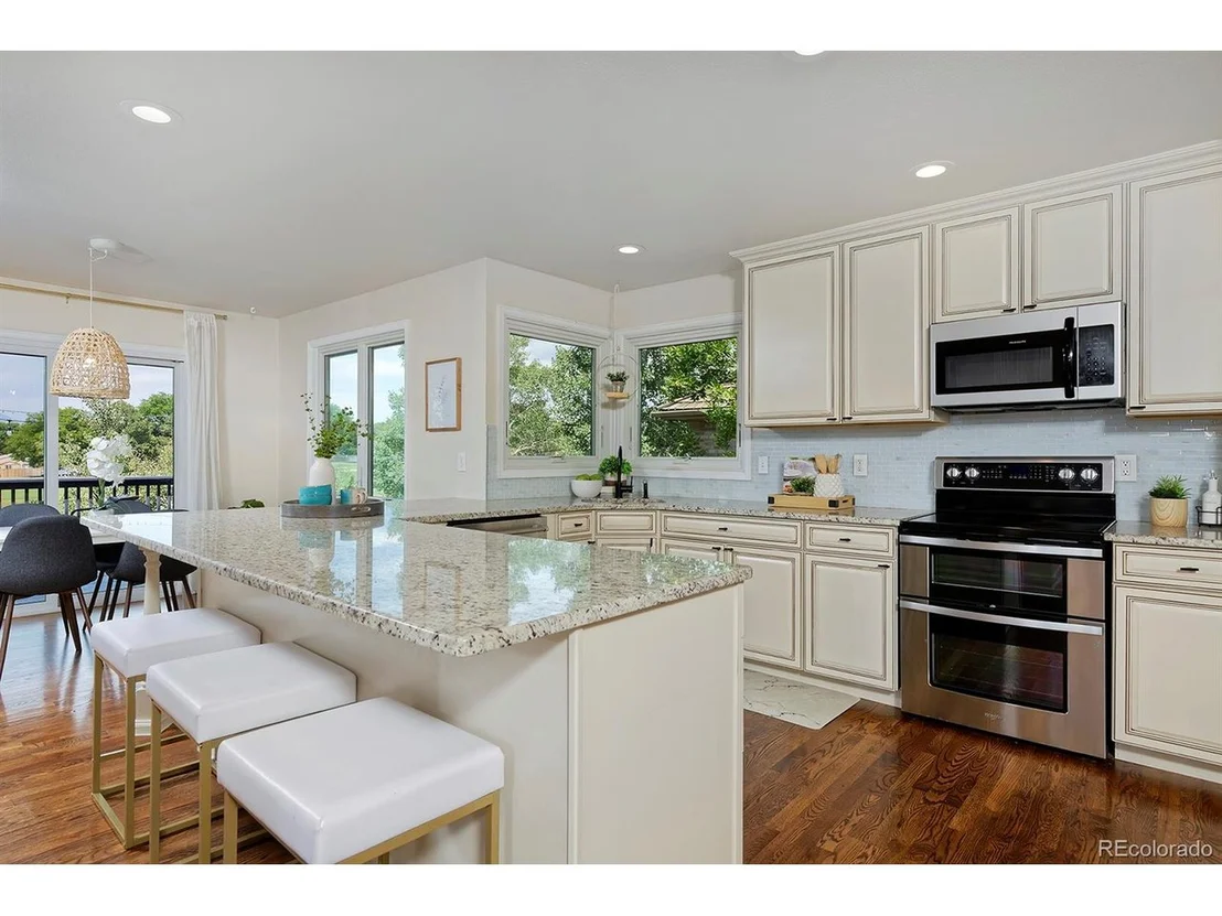 Photo of 1175 Oakhurst Dr