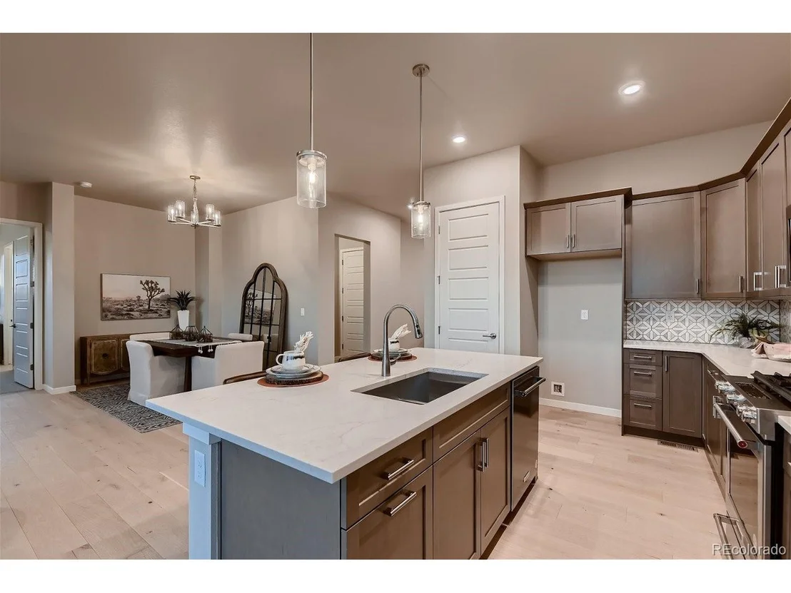 Photo of 895 Quarry Cir