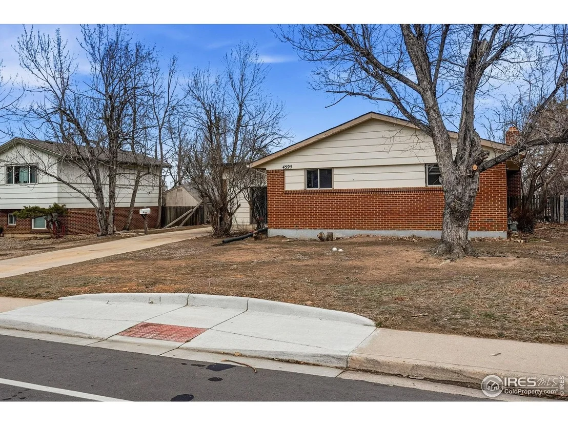Photo of 4595 Moorhead Ave